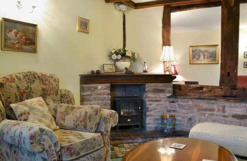 Leominster House | Discover Howards End: Family-Friendly Retreat with 9.3 Rating