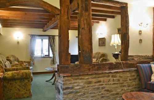 Leominster House | Discover Howards End: Family-Friendly Retreat with 9.3 Rating