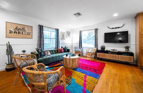 Fredericksburg House | Experience Howdy Haus: Pool, Hot Tub & Game Room Retreat