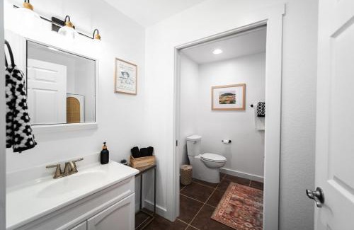 Fredericksburg House | Experience Howdy Haus: Pool, Hot Tub & Game Room Retreat