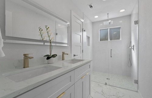 Milwood House | Modern Stay in Austin: Family-Friendly Comfort Awaits