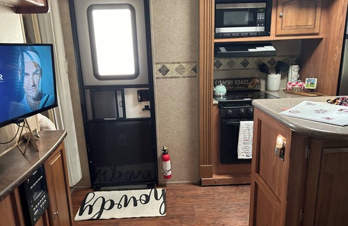 Coulter Sub Mcgee House | Pet-Friendly Howdy RV & Resort: 10min to Kyle Field