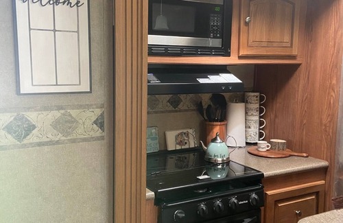Coulter Sub Mcgee House | Pet-Friendly Howdy RV & Resort: 10min to Kyle Field