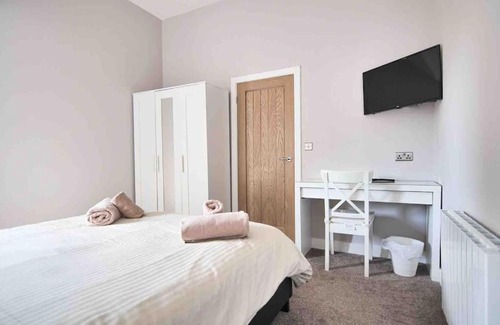 York House | Relaxing Hoxne Cottages: Poppy Cottage with Hot Tub Oasis