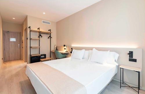 Quatre Carreres Hotel | Discover Comfort at HQ Arena Hotel with Family-Friendly Amenities