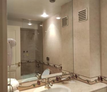 El Centro Hotel | Discover HR Esmeralda Luxor: Family-Friendly Comfort