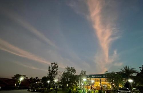 Bung Khong Long Resort | Exceptional HR Resort: Family-Friendly Stay with Breakfast