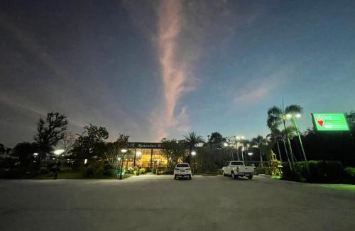 Bung Khong Long Resort | Exceptional HR Resort: Family-Friendly Stay with Breakfast