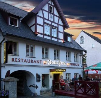 Becov nad Teplou Hotel | Pet-Friendly Hradní Bašta: Guest Rated 8.5/10