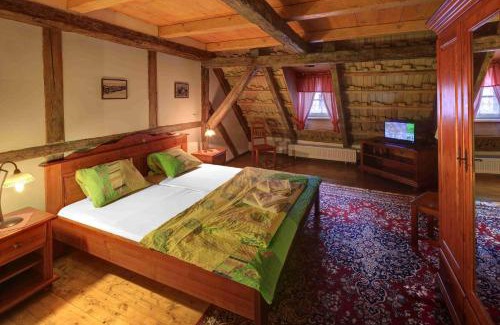 Becov nad Teplou Hotel | Pet-Friendly Hradní Bašta: Guest Rated 8.5/10
