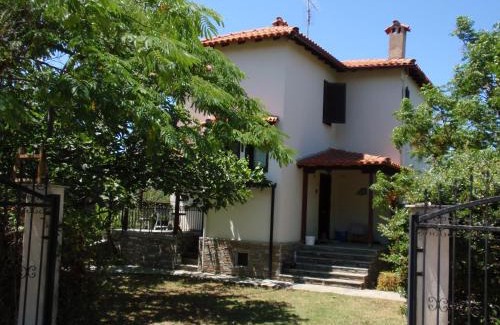 Toroni House | Discover Hristos House: Oceanfront Retreat with Great Reviews