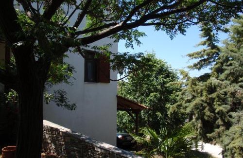 Toroni House | Discover Hristos House: Oceanfront Retreat with Great Reviews