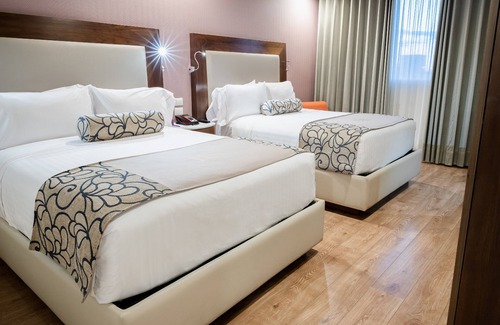Centro Sur Hotel | Experience HS HOTSSON Hotel Querétaro: Rated 9/10 with Pool
