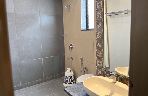 Chittoor Hotel | Unbeatable HSM Grand: Top-Rated Stay with Breakfast Included