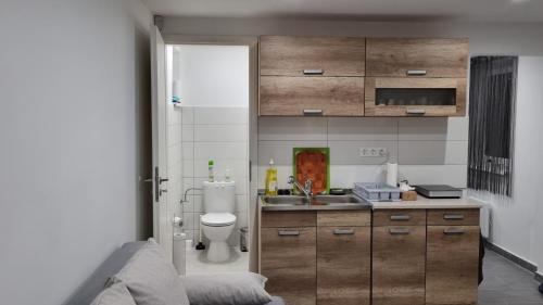 Zsorifurdo Apartment | Pet-Friendly HT Apartman with Breakfast & Child Amenities