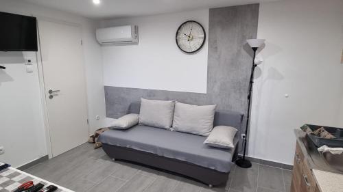 Zsorifurdo Apartment | Pet-Friendly HT Apartman with Breakfast & Child Amenities