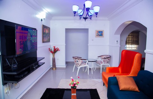 Wuse 2 Apartment | Stylish HT-Oriental Serviced Apartment with Pool & Family Perks