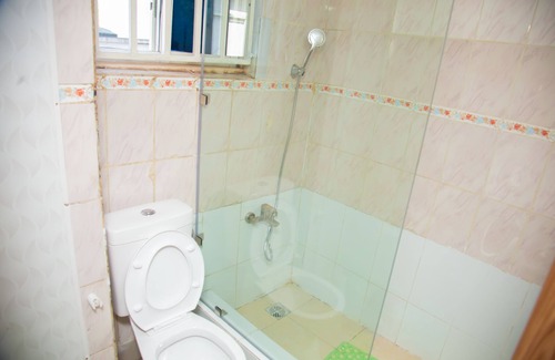 Wuse 2 Apartment | Stylish HT-Oriental Serviced Apartment with Pool & Family Perks