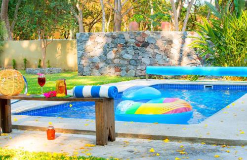 Comala Cabin | Pet-Friendly Htl & Villas Comala with Pool and Central Location