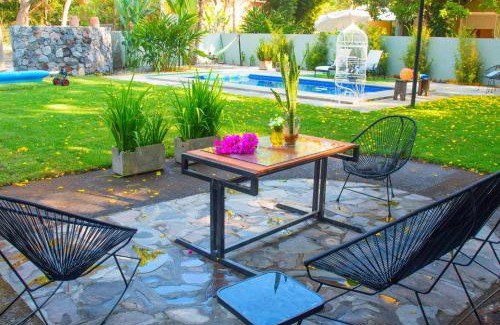 Comala Cabin | Pet-Friendly Htl & Villas Comala with Pool and Central Location