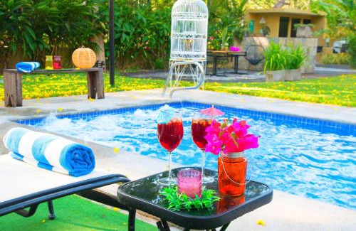 Comala Cabin | Pet-Friendly Htl & Villas Comala with Pool and Central Location