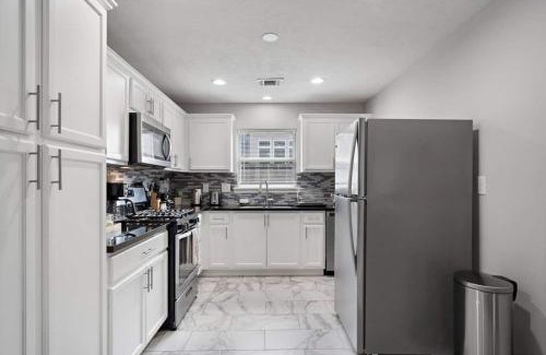 Bellaire House | Explore Htown Escape: Pet-Friendly Retreat Near Med Center