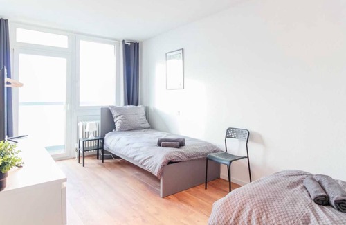 Hanau Apartment | Hu08 Schickes Apartment mit Balkon in Hanau, 72qm, 3 Schlafzimmer, Max. 5 Personen