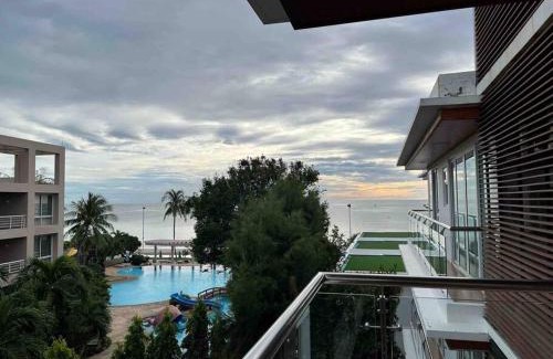 Nong Kae Apartment | Blissful Oceanfront 2 Bedroom Condo in Huahin