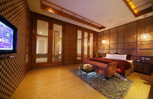 Shalu District Hotel | Discover Hua Mu Lan Hotel: Family-Friendly Dining Awaits