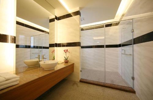 Shalu District Hotel | Discover Hua Mu Lan Hotel: Family-Friendly Dining Awaits