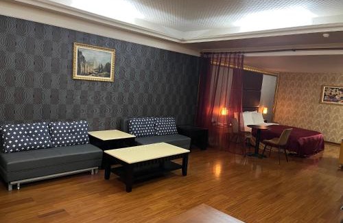 Fengshan District Hotel | Child-Friendly Hua Xiang Motel in Fengshan Awaits You!