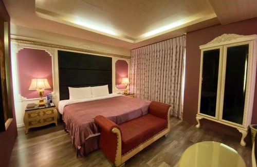 Zuoying District Hotel | Convenient Stay at Hua Xiang Motel with Accessibility Features