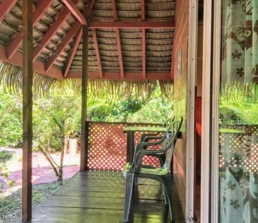 Huahine House | Oceanfront Bungalow Pitate with Pool & Family-Friendly Vibes