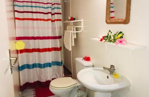 Huahine House | Oceanfront Bungalow Pitate with Pool & Family-Friendly Vibes
