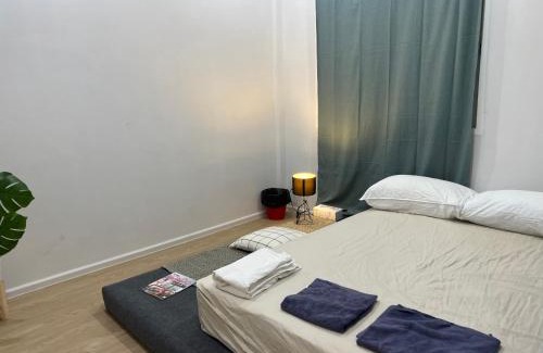 Samsen Nok House | Family-Friendly Stays at Huai Khwang Fullmoon House
