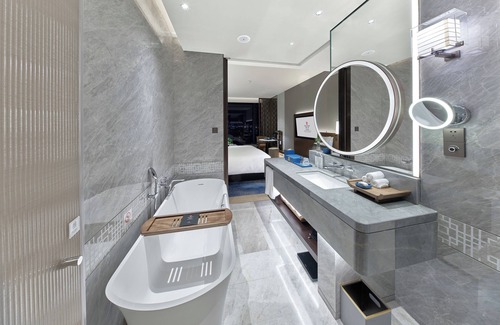 Pukou Hotel | Experience HUALUXE Nanjing Yangtze River: Guest Rated 9/10