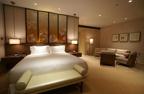Xuhui Hotel | Elegant HUALUXE Shanghai Twelve At Hengshan Hotel Experience