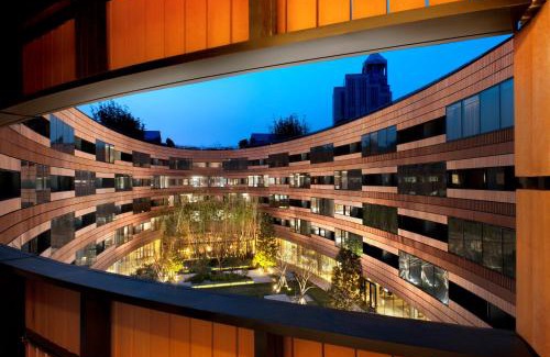 Xuhui Hotel | Elegant HUALUXE Shanghai Twelve At Hengshan Hotel Experience
