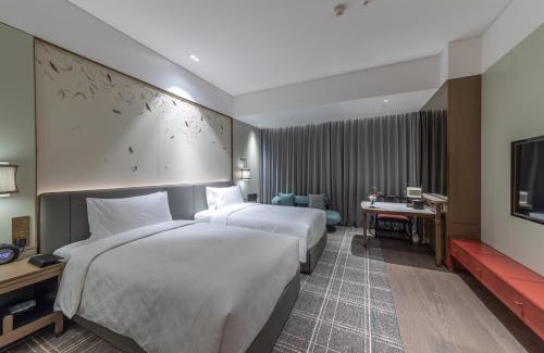Baqiao Hotel | Experience HUALUXE Xi'an Chanba: 4-Star Oasis with Pool