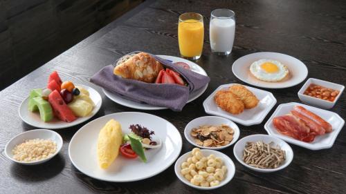 Yanta Qu Hotel | Discover HUALUXE Xi'an Tanghua: Top-Rated 5-Star Comfort