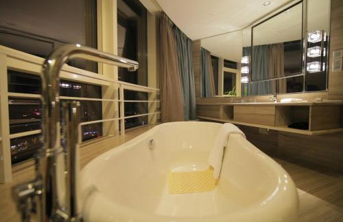 Huangyan Hotel | Discover Comfort at Huangyan Yaoda Hotel with Pool Access