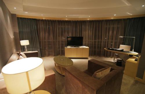 Huangyan Hotel | Discover Comfort at Huangyan Yaoda Hotel with Pool Access