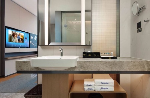Bao'an Hotel | Convenient Stay at Huanpeng by Hilton Shenzhen Baoan Airport