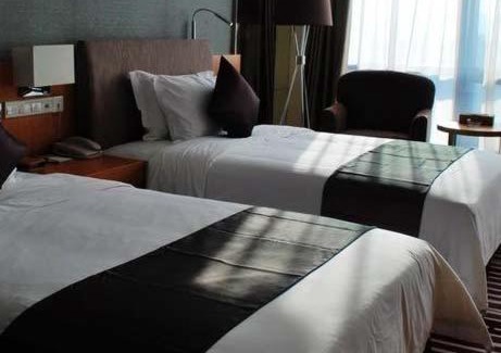Huaqiang North Hotel | Elegant Huaqiang Plaza Hotel with Afternoon Tea & Mini Bar