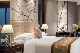 Huaqiang North Hotel | Elegant Huaqiang Plaza Hotel with Afternoon Tea & Mini Bar