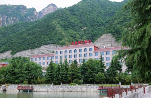 Huayin Hotel | Relax at Huashan Xinyuan International Hotel with Ocean View