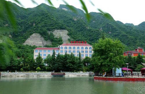 Huayin Hotel | Relax at Huashan Xinyuan International Hotel with Ocean View
