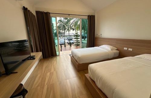 Lang Suan House | Enchanting Huather Villa & Cafe with Hot Tub and Dining