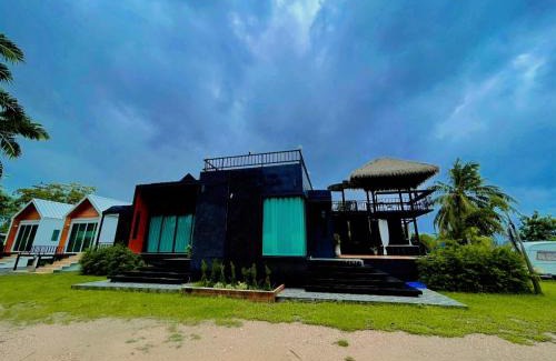 Lang Suan House | Enchanting Huather Villa & Cafe with Hot Tub and Dining