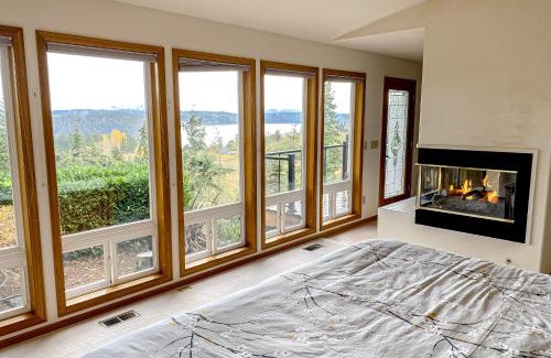 Oak Harbor House | Family-Friendly Retreat at Hubbard Hill Haven